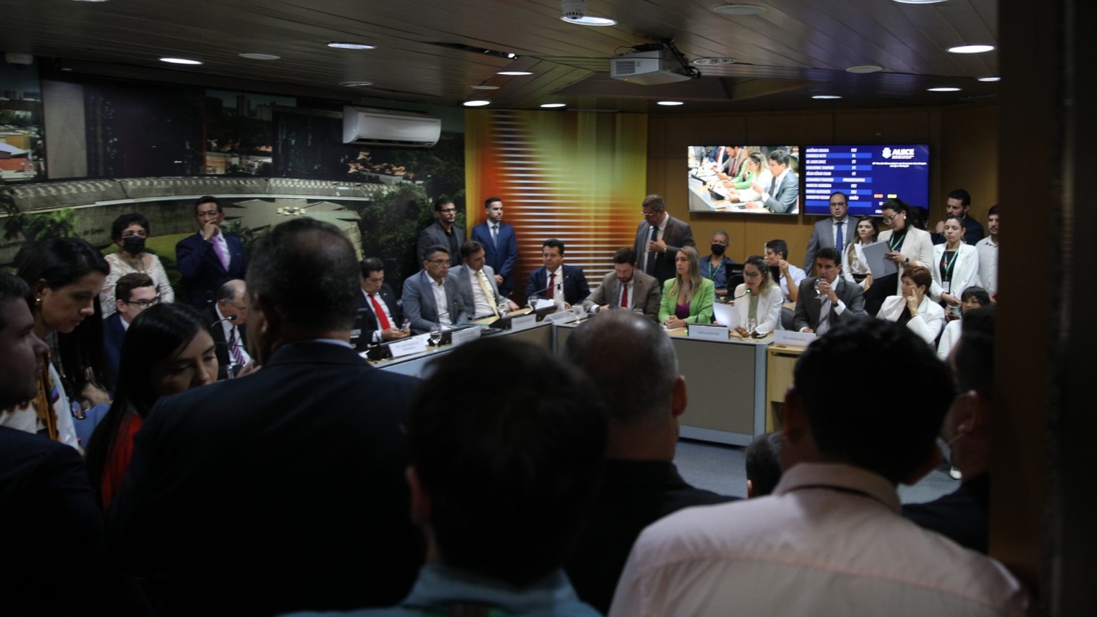 Após sabatina, CCJ da Assembleia aprova indicação de Onélia Santana ao TCE-CE