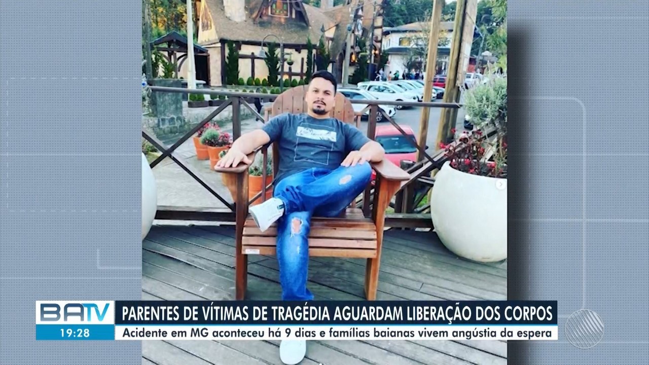 Familiares de baianos mortos em acidente de ônibus em MG esperam há mais de uma semana por liberação de corpos