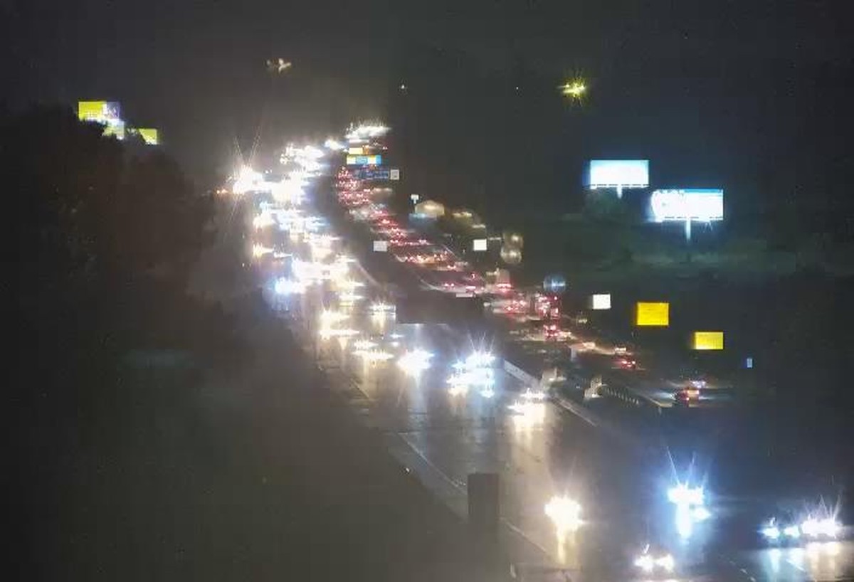 Após fim do feriado do ano novo e início do fim de semana, Imigrantes tem congestionamento de 20 km em cada um dos sentidos